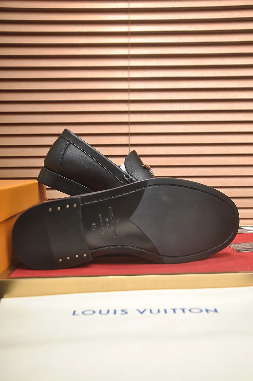 Men's men's shoes 💰560💶 [LV] (original single cowhide lining) 🍀LV's latest genuine leather business suit shoes are launched simultaneously on the official website. The first-layer cowhide imported from Italy is made of heavy gold, 💥1:1 rubber outsole from the official website. Versatile to wear, high-end without losing class, and the color combination is extraordinary. This four-season style is alluring when worn on your feet, showing off your big-name flair. Standard code 38-44 (45 customized)
